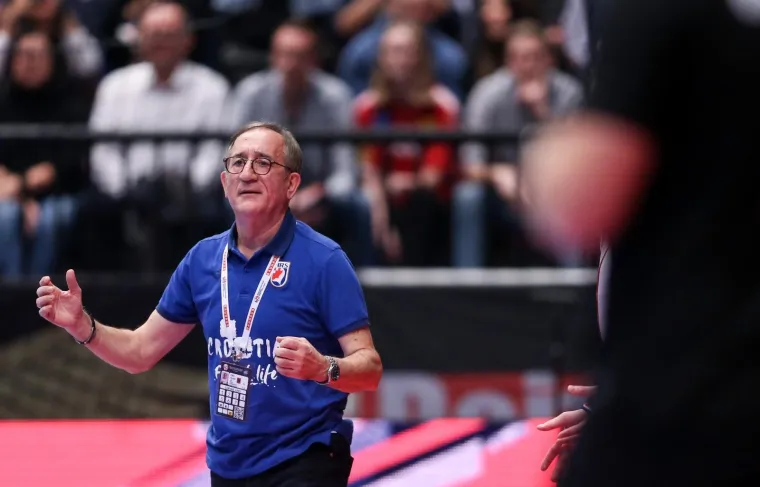 SPUSTI SE LUKA: Hrvatski bombarder poletio visoko; No, nije jedini