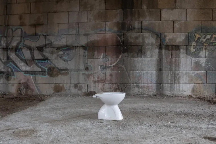 Ovo je obnovljeni Most slobode?! Posvuda hrđa, cijevi omotane krpama, a dijelovi mosta već su popadali