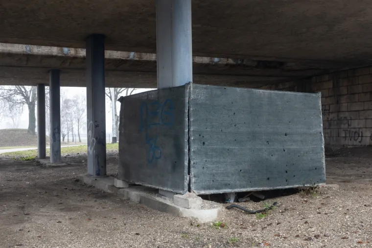 Ovo je obnovljeni Most slobode?! Posvuda hrđa, cijevi omotane krpama, a dijelovi mosta već su popadali