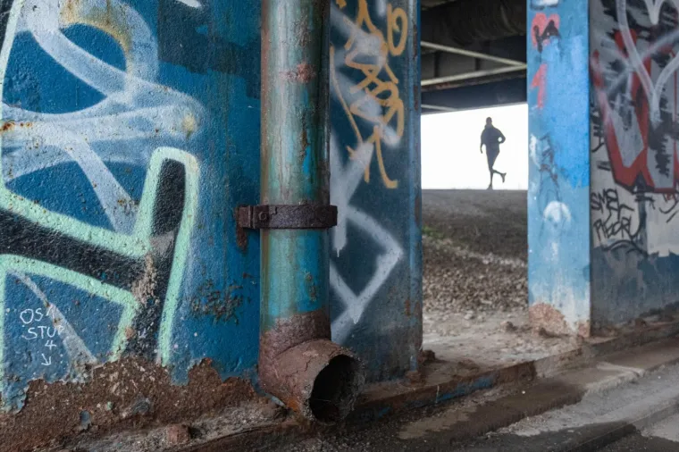 Ovo je obnovljeni Most slobode?! Posvuda hrđa, cijevi omotane krpama, a dijelovi mosta već su popadali