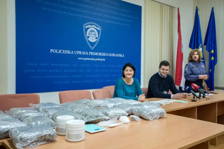 Riječka policija sa službenim psom Kastrom zaplijenila veće količine marihuane i kokaina