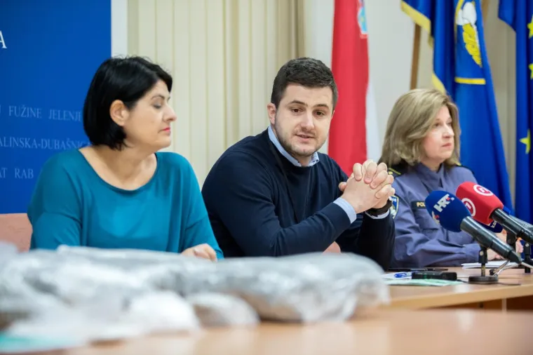 Riječka policija sa službenim psom Kastrom zaplijenila veće količine marihuane i kokaina