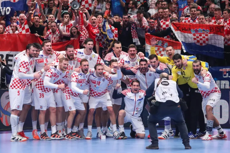 [FOTO] NIKAD OVAKO EMOTIVNO OVI DEČKI NISU SLAVILI: Prizori koji će vas ispuniti ponosom