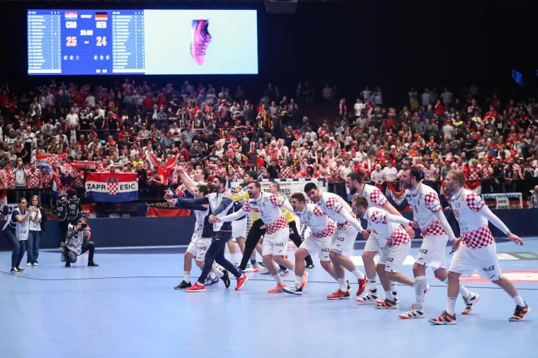 [FOTO] NIKAD OVAKO EMOTIVNO OVI DEČKI NISU SLAVILI: Prizori koji će vas ispuniti ponosom