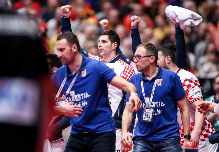 [FOTO] RATNIKA CINDRIĆA BA&Scaron; TUKU: Jeste li primjetili &scaron;to Nijemci stalno rade? Pogledajte malo bolje