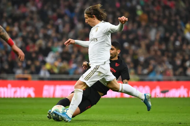 U derbiju 20. kola Primere Real Madrid je na Bernabeu svladala Sevillu s 2-1 i opet preuzeo vodstvo na ljestvici.