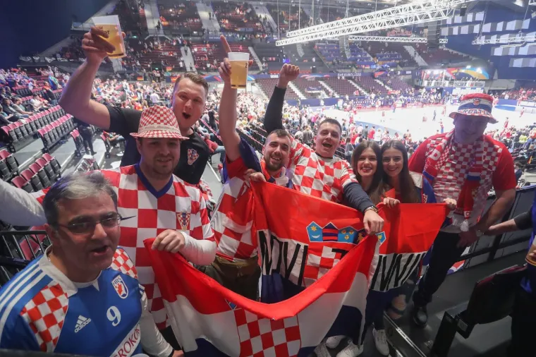 18.01.2020., Wiener Stadthalle, Bec - Europsko rukometno prvenstvo, skupina I, 2. kolo. Hrvatski navijaci polako pristizu u dvoranu. 
Photo: Luka Stanzl/PIXSELL