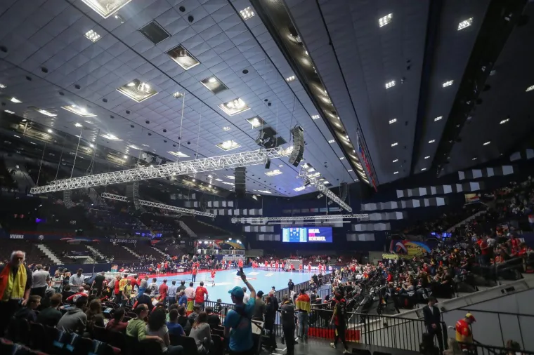 18.01.2020., Wiener Stadthalle, Bec - Europsko rukometno prvenstvo, skupina I, 2. kolo. Hrvatski navijaci polako pristizu u dvoranu. 
Photo: Luka Stanzl/PIXSELL