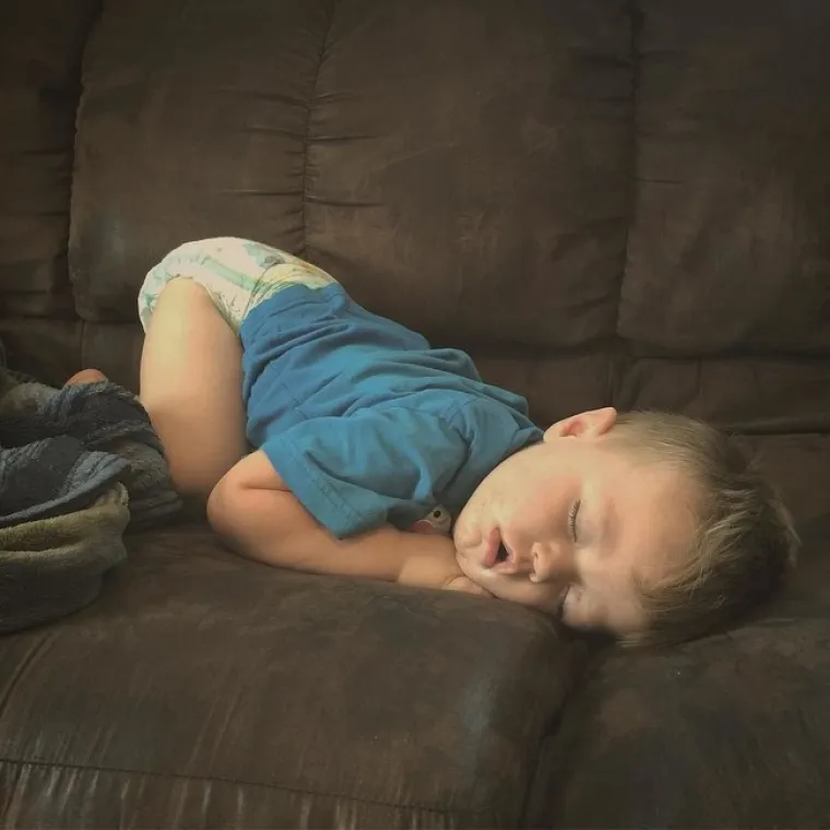 UMOR JE ZEZNUTA STVAR: Ako već morate začoriti u javnosti, pobrinite se da vas ne fotkaju - oni nisu i sada žale