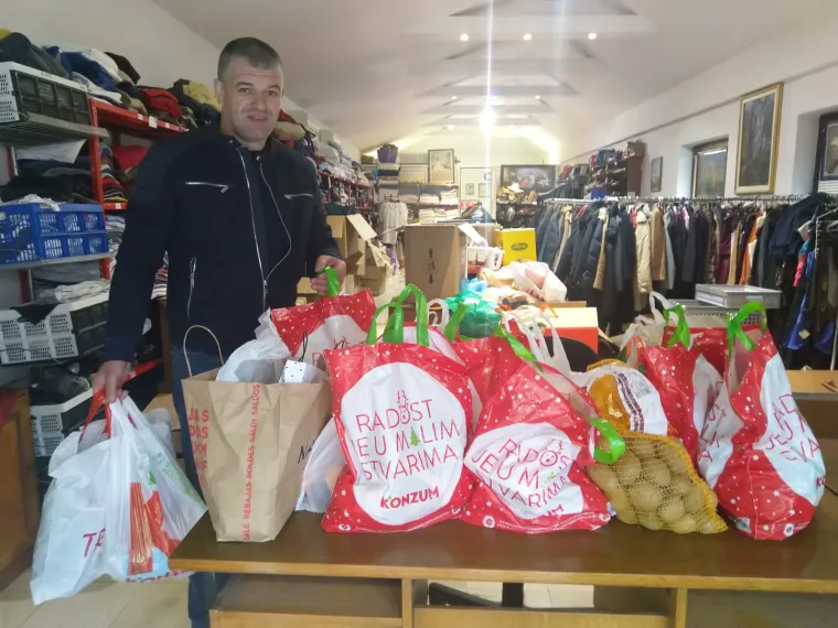 Donijeli Todoriću humanitarnu pomoć u Kulmerove dvore. Nije ju primio pa su je donirali Caritasu