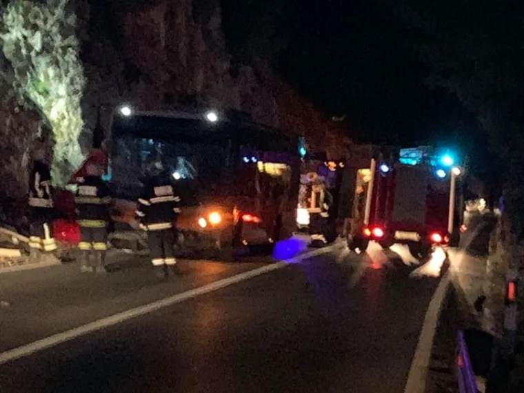 Sudar auta i autobusa kod Dubrovnika: Vozačica prebrzo vozila, teže je ozlijeđena