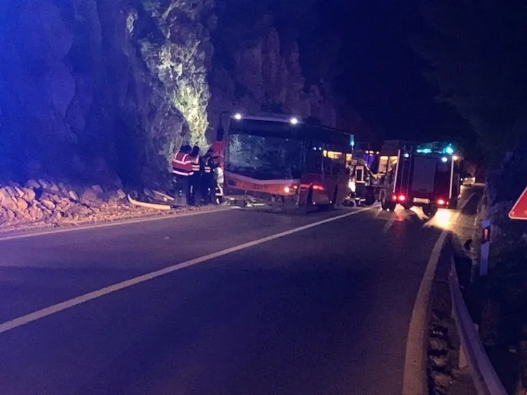 Sudar auta i autobusa kod Dubrovnika: Vozačica prebrzo vozila, teže je ozlijeđena