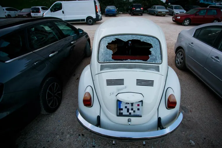 Muškarac u Splitu noćas je oštetio 21 parkirani automobil!