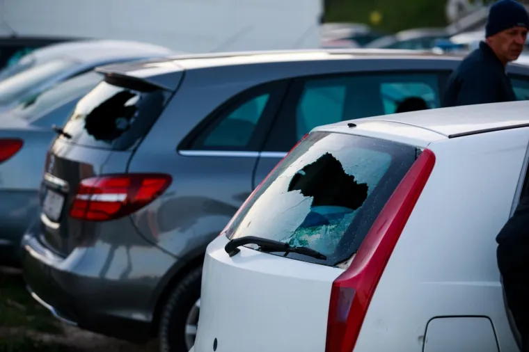 Muškarac u Splitu noćas je oštetio 21 parkirani automobil!