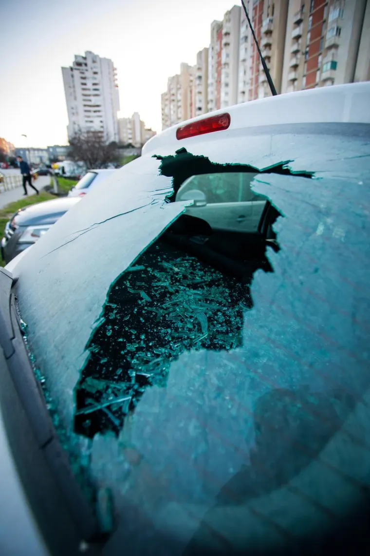 Muškarac u Splitu noćas je oštetio 21 parkirani automobil!
