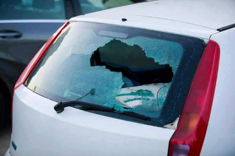 Muškarac u Splitu noćas je oštetio 21 parkirani automobil!