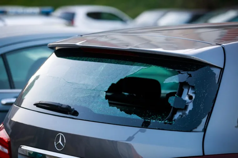 Muškarac u Splitu noćas je oštetio 21 parkirani automobil!