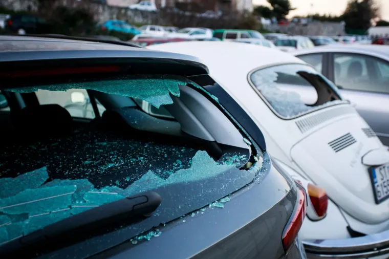 Muškarac u Splitu noćas je oštetio 21 parkirani automobil!