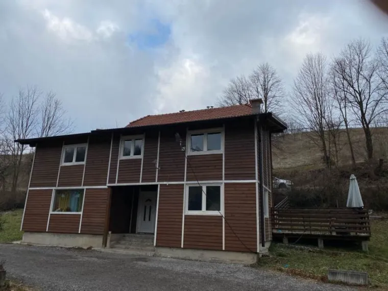 Prodaje se dio doma u kojem je poginulo &scaron;est osoba! Vlasnik se hitno želi rije&scaron;iti kuće s deset soba