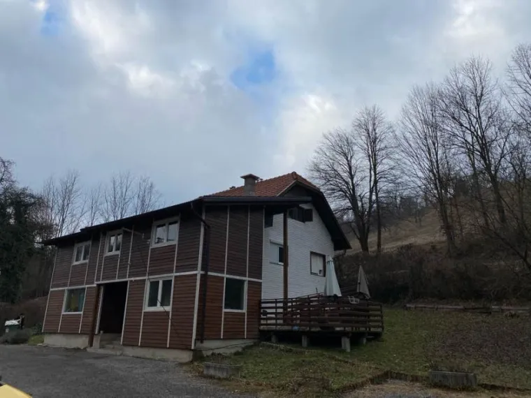 Prodaje se dio doma u kojem je poginulo &scaron;est osoba! Vlasnik se hitno želi rije&scaron;iti kuće s deset soba