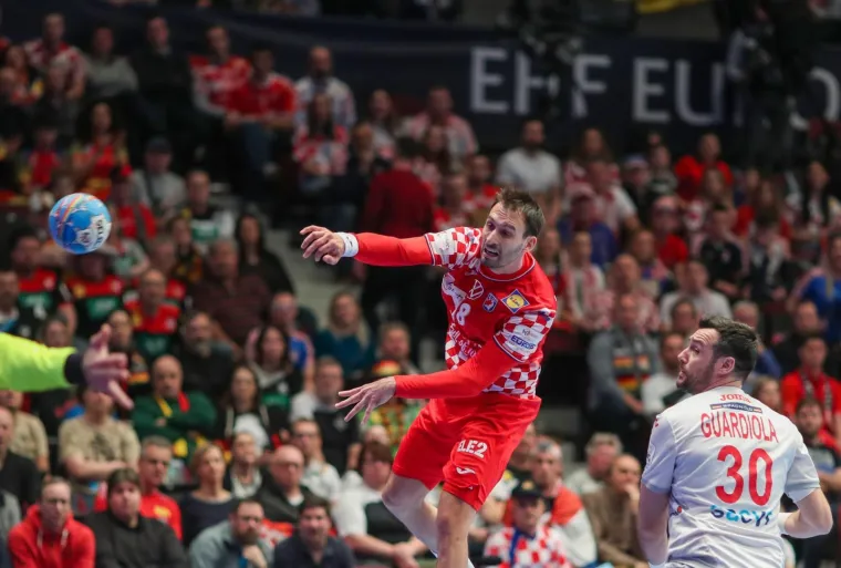 22.01.2020., Wiener Stadthalle, Bec, Austrija - Europsko rukometno prvenstvo, skupina 1, 4. kolo, Hrvatska - Spanjolska. Igor Karacic, Gedeon Guardiola Villaplana  Photo: Slavko Midzor/PIXSELL