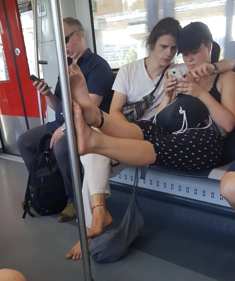 NJIHOVO PONAŠANJE U JAVNOM PRIJEVOZU ZGROZILO JE PUTNIKE: Oni im se odlučili osvetiti i sve stavili na internet