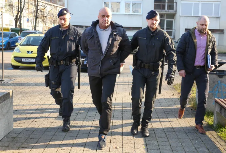 Biv&scaron;i policajac pljuvao i vrijeđao novinare: '&Scaron;to je bando destruktivna? Je*** vam mater!'