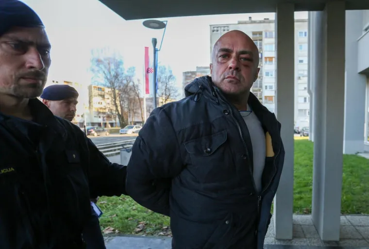 Biv&scaron;i policajac pljuvao i vrijeđao novinare: '&Scaron;to je bando destruktivna? Je*** vam mater!'