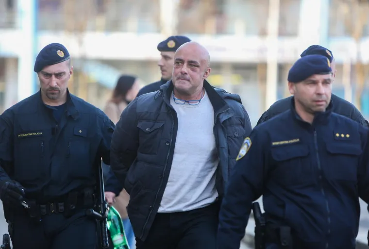 Biv&scaron;i policajac pljuvao i vrijeđao novinare: '&Scaron;to je bando destruktivna? Je*** vam mater!'