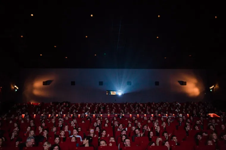 Spiderman, Gospodar prstenova - Dvije kule, Harry Potter i odaja tajni te Ratovi zvijezda - Epizoda II Klonovi napadaju bili su najveća kino ostvarenja 2002. godine.