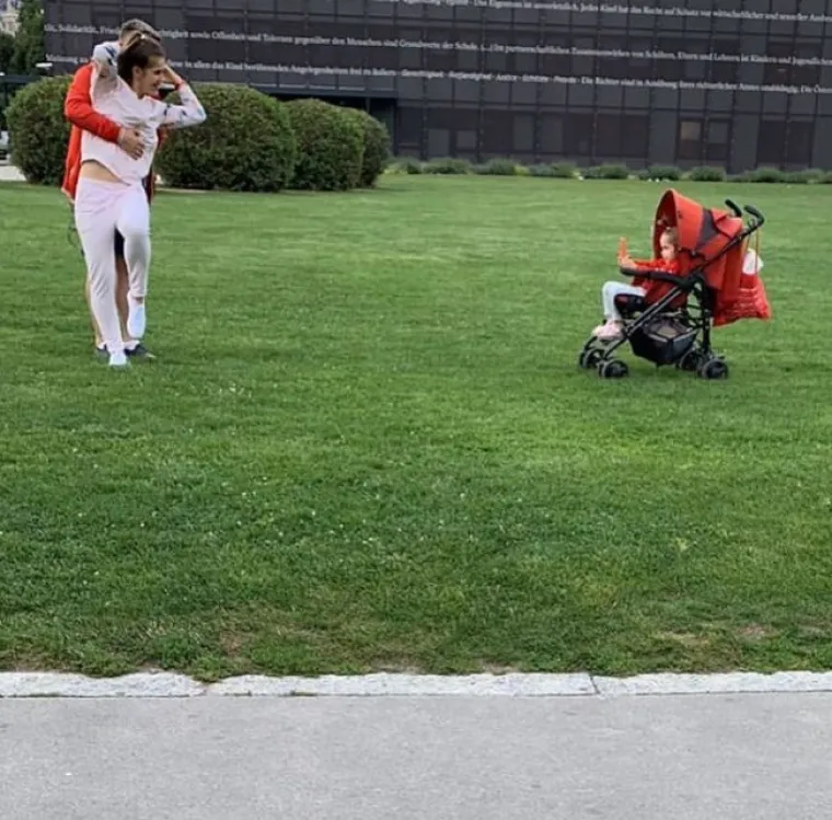 NIJE LAKO BITI INFLUENCER: Nisu očekivali da će ih kamere zabilježiti dok pokušavaju napraviti savršene fotografije