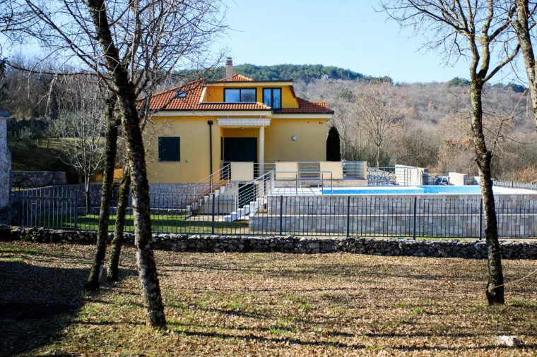 Kujundžić upisao da vrijedi 650.000 kuna! Ovo je ministrova kuća s bazenom kraj Imotskog