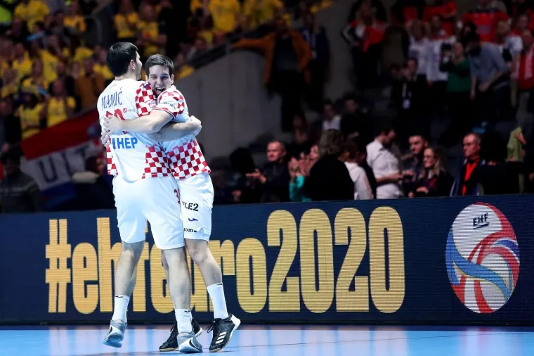 [FOTO] NIKAD OVAKO EMOTIVNO NA&Scaron;I RUKOMETA&Scaron;I NISU SLAVILI: Prizori iza kulise ostavit će vas bez teksta