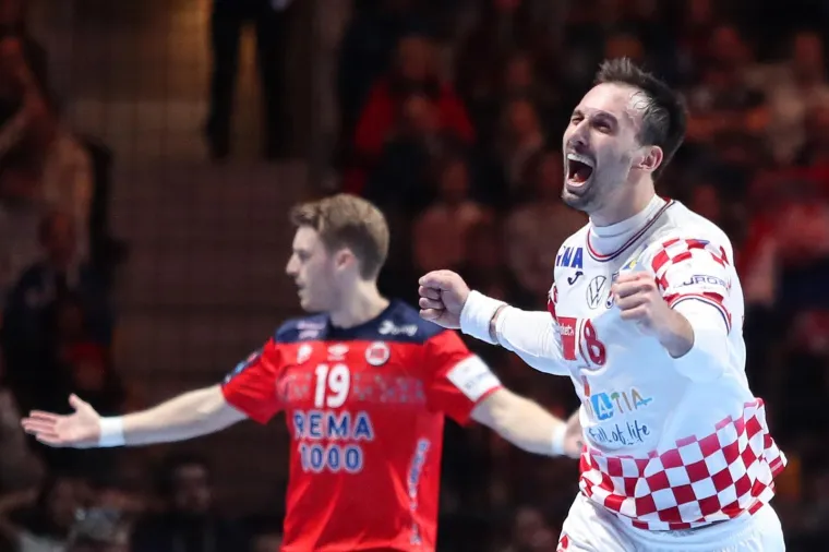[FOTO] NIKAD OVAKO EMOTIVNO NA&Scaron;I RUKOMETA&Scaron;I NISU SLAVILI: Prizori iza kulise ostavit će vas bez teksta