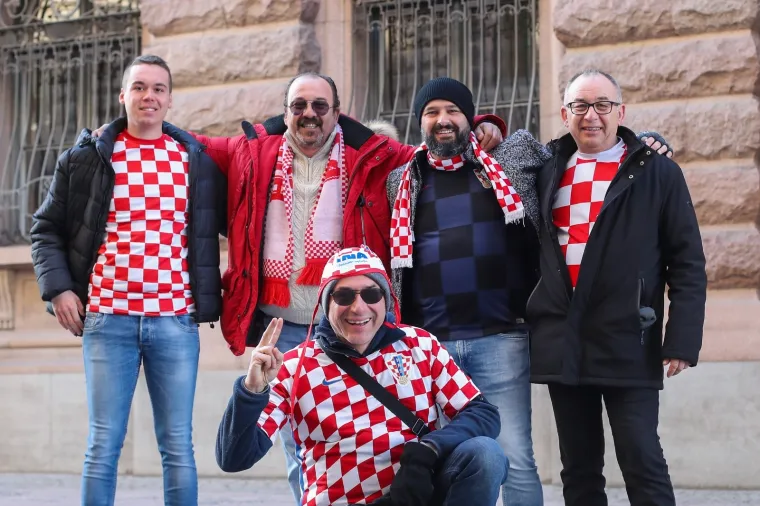 Navijači u centru Stockholma spremno čekaju večera&scaron;nju utakmicu polufinala Europskog prvenstva u rukometu između Hrvatske i Norve&scaron;ke. Photo: Luka Stanzl/PIXSELL