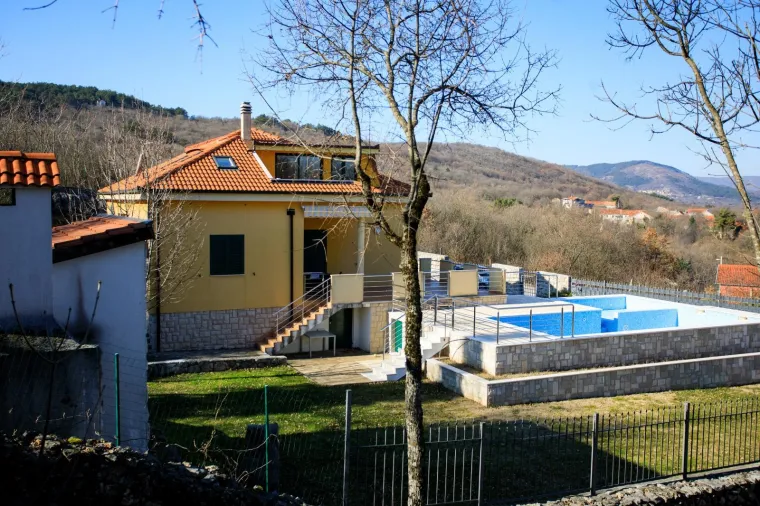 Kujundžić je naveo kako je kuća površine 100 metara četvornih, dok u knjigama piše kako se radi o objektu površine 184 kvadrata na zemljištu od 1016 metara četvornih. Foto: Milan Šabić/PIXSELL