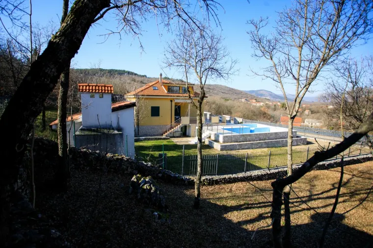 U imovinskoj kartici stoji kako je kuća u Ivanbegovini stečena nasljedstvom. Foto: Milan Šabić/PIXSELL