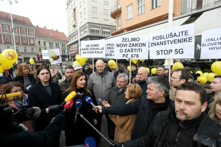 GRAĐANI NEKOLIKO HRVATSKIH GRADOVA OKUPILI SE NA PROSVJEDU PROTIV 5G TEHNOLOGIJE: Pogledajte transparente