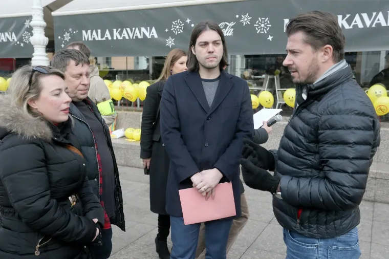 GRAĐANI NEKOLIKO HRVATSKIH GRADOVA OKUPILI SE NA PROSVJEDU PROTIV 5G TEHNOLOGIJE: Pogledajte transparente