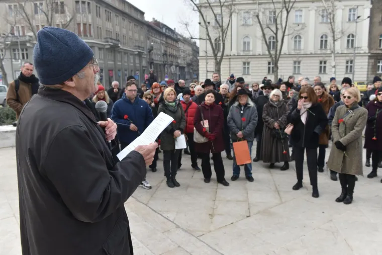 75 karanfila za žrtve holokausta na Trgu žrtava fa&scaron;izma: 'Nisu samo Židovi oni koji trebaju čuvati sjećanje na te događaje'