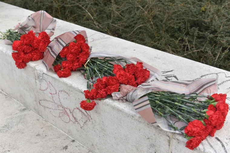 75 karanfila za žrtve holokausta na Trgu žrtava fa&scaron;izma: 'Nisu samo Židovi oni koji trebaju čuvati sjećanje na te događaje'