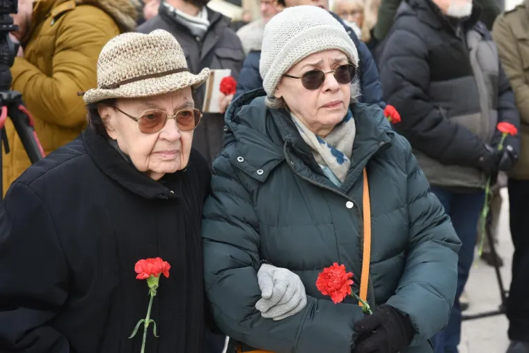 75 karanfila za žrtve holokausta na Trgu žrtava fa&scaron;izma: 'Nisu samo Židovi oni koji trebaju čuvati sjećanje na te događaje'
