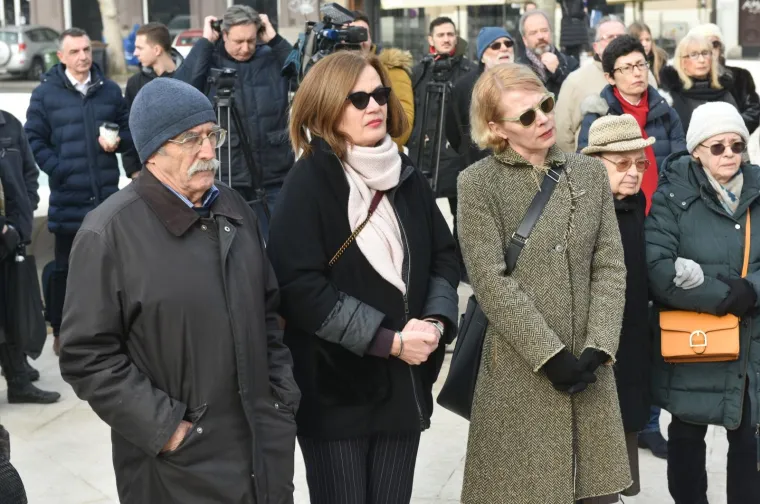 75 karanfila za žrtve holokausta na Trgu žrtava fa&scaron;izma: 'Nisu samo Židovi oni koji trebaju čuvati sjećanje na te događaje'