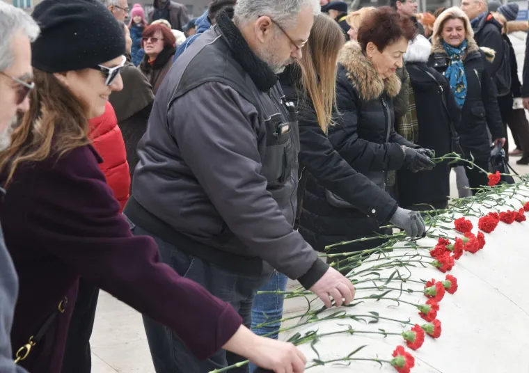 75 karanfila za žrtve holokausta na Trgu žrtava fa&scaron;izma: 'Nisu samo Židovi oni koji trebaju čuvati sjećanje na te događaje'