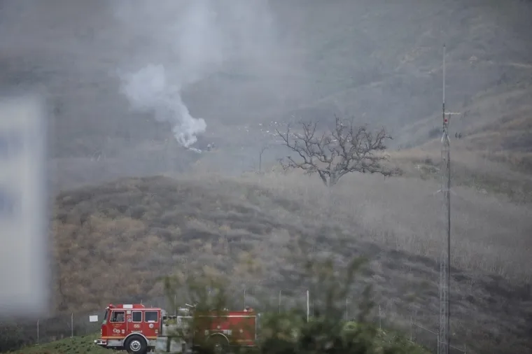 [FOTO] PRIZORI STRAVE I UŽASA: Ovo je mjesto pogibije jednog od najvećih ko&scaron;arka&scaron;a ikad; Helikopter je pao iznad Calabasasa