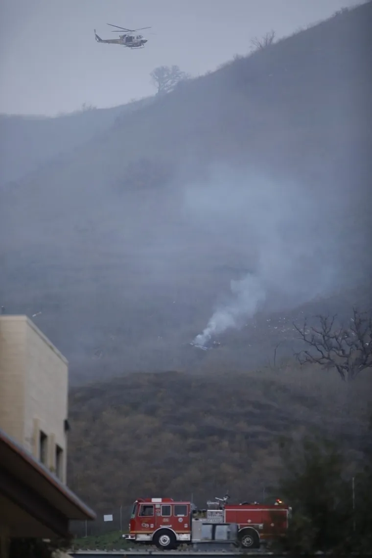 [FOTO] PRIZORI STRAVE I UŽASA: Ovo je mjesto pogibije jednog od najvećih ko&scaron;arka&scaron;a ikad; Helikopter je pao iznad Calabasasa