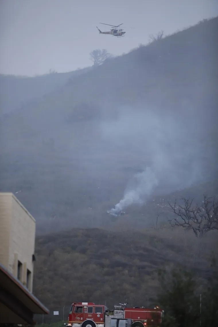 [FOTO] PRIZORI STRAVE I UŽASA: Ovo je mjesto pogibije jednog od najvećih ko&scaron;arka&scaron;a ikad; Helikopter je pao iznad Calabasasa