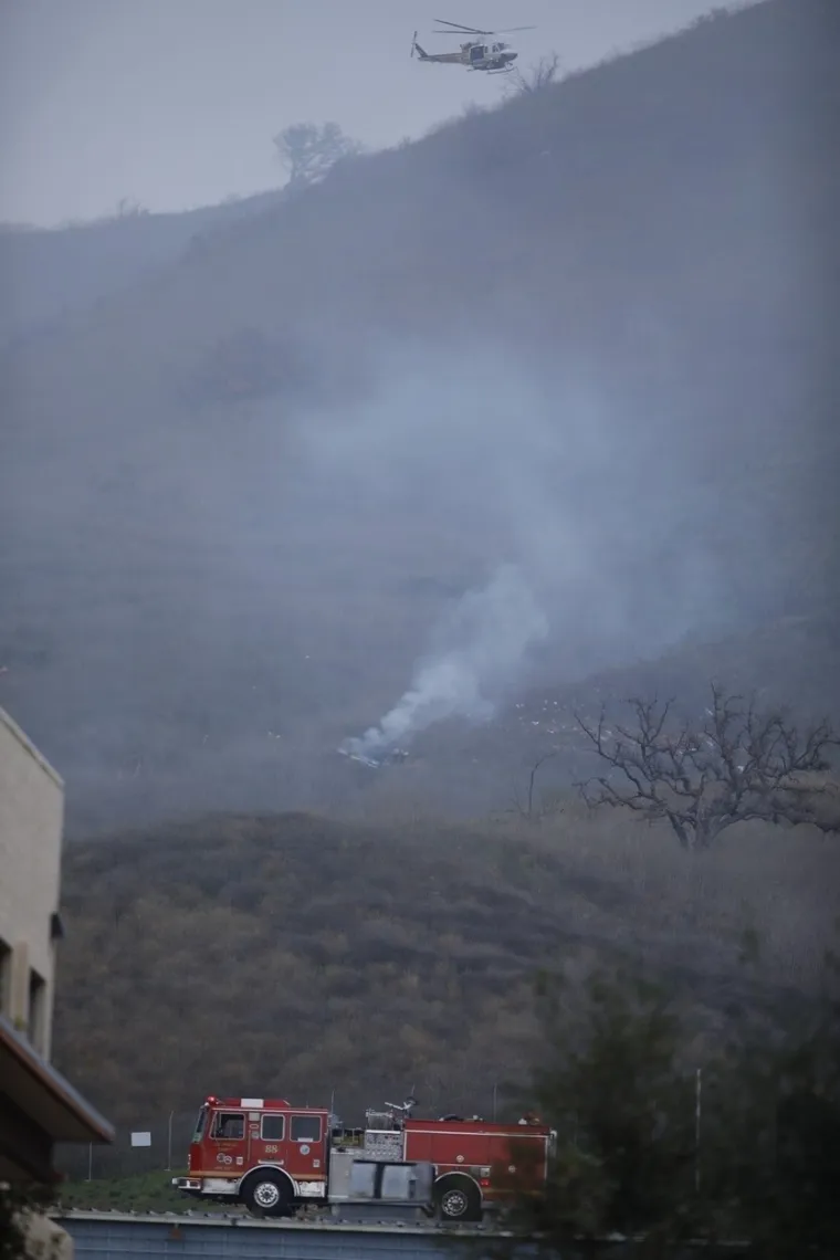 [FOTO] PRIZORI STRAVE I UŽASA: Ovo je mjesto pogibije jednog od najvećih ko&scaron;arka&scaron;a ikad; Helikopter je pao iznad Calabasasa