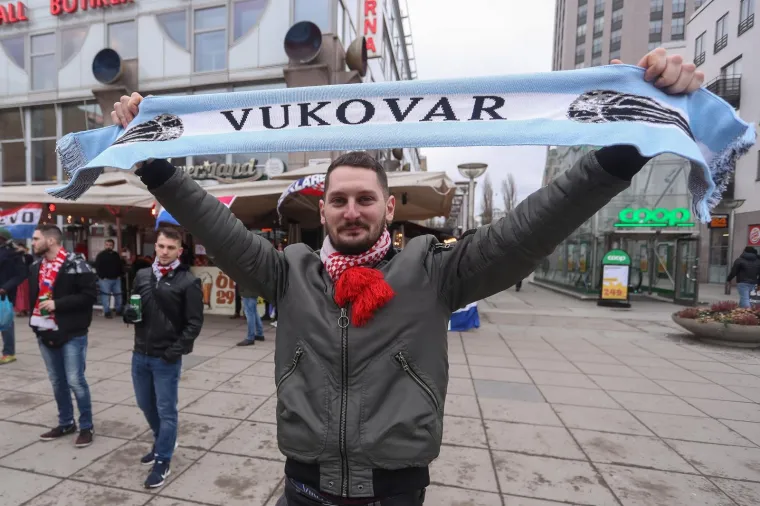 TISUĆE HRVATSKIH NAVIJAČA U STOCKHOLMU: Kauboji će imati ogromnu podr&scaron;ku u finalu