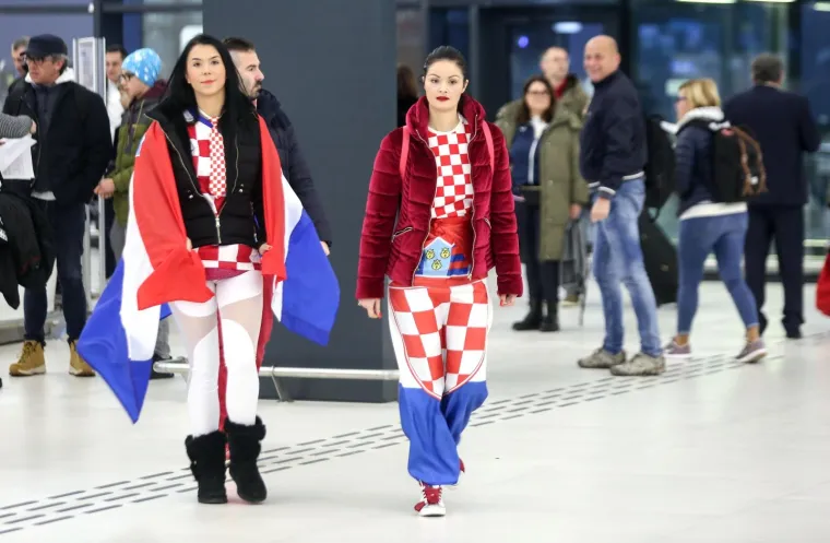 ZBOG NJIH ĆE TEMPERATURA NA TRIBINAMA BITI ZNATNO VIŠA: I ove ljepotice došle su dati podršku Kaubojima